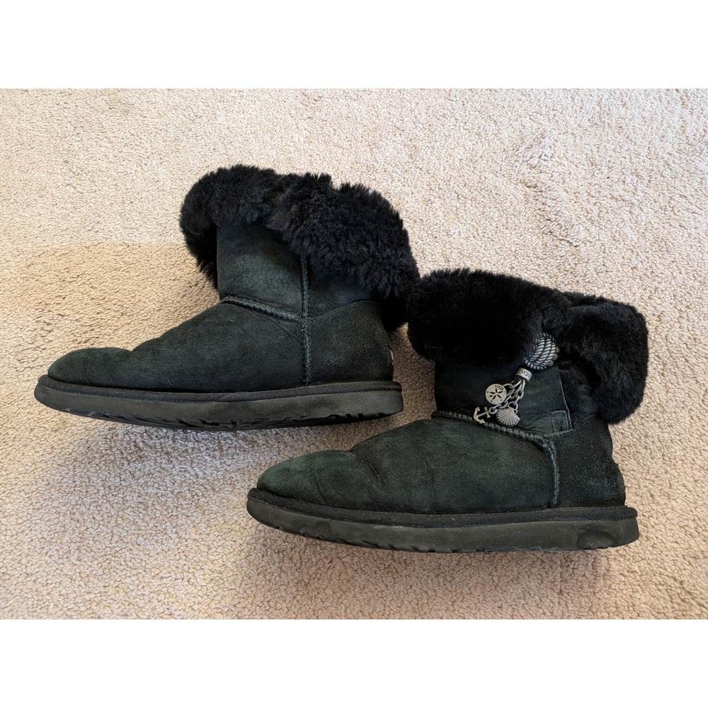 UGG Australia Bailey Button Charm Black Suede Sheepskin Boots Womens 8